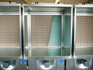 Kleinspritzwand mit Faltkartonfilter und Glasfaserfilter