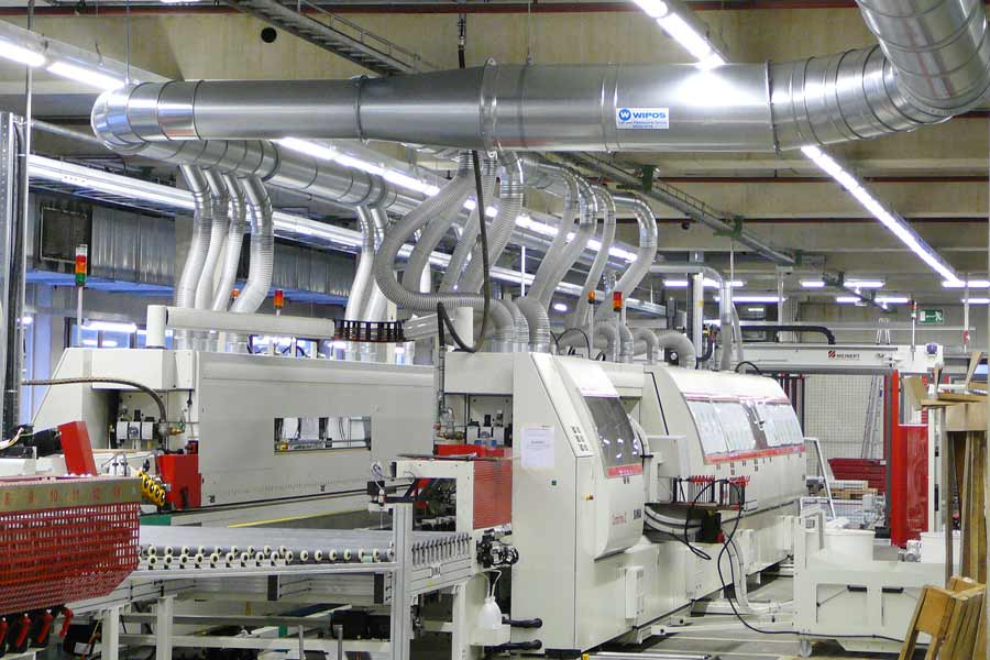 Rohrleitungsführung mit Maschinenanschluss