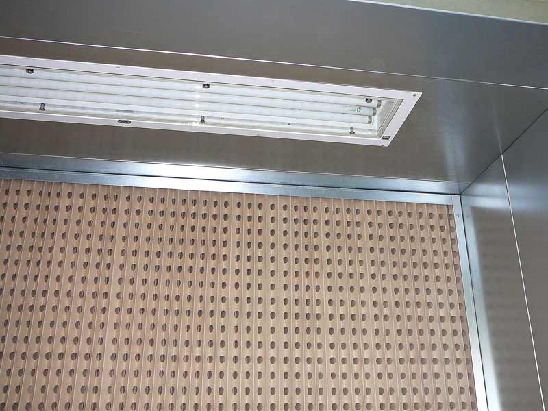 Trockenspritzstand mit Beleuchtung